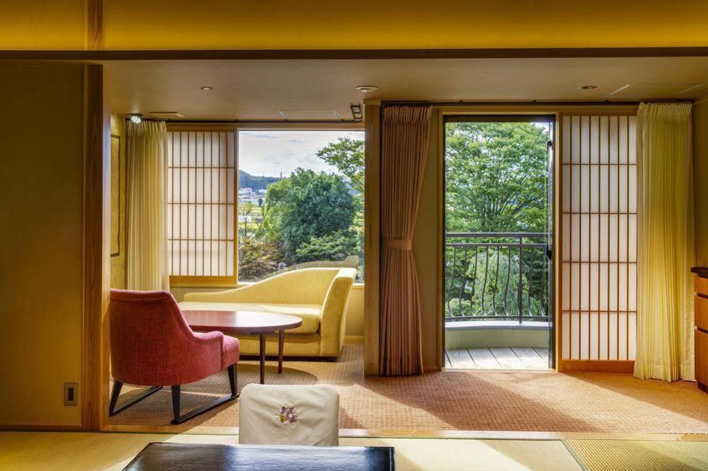 Hotel Fujisan Onsen Bessho Sasa à Fujiyoshida Extérieur photo