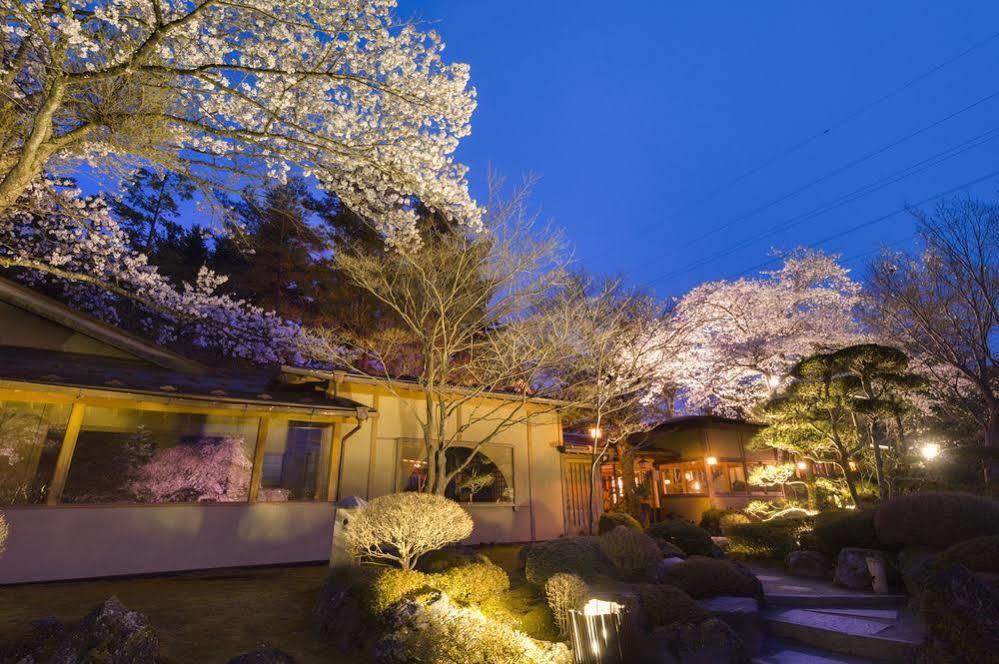 Hotel Fujisan Onsen Bessho Sasa à Fujiyoshida Extérieur photo