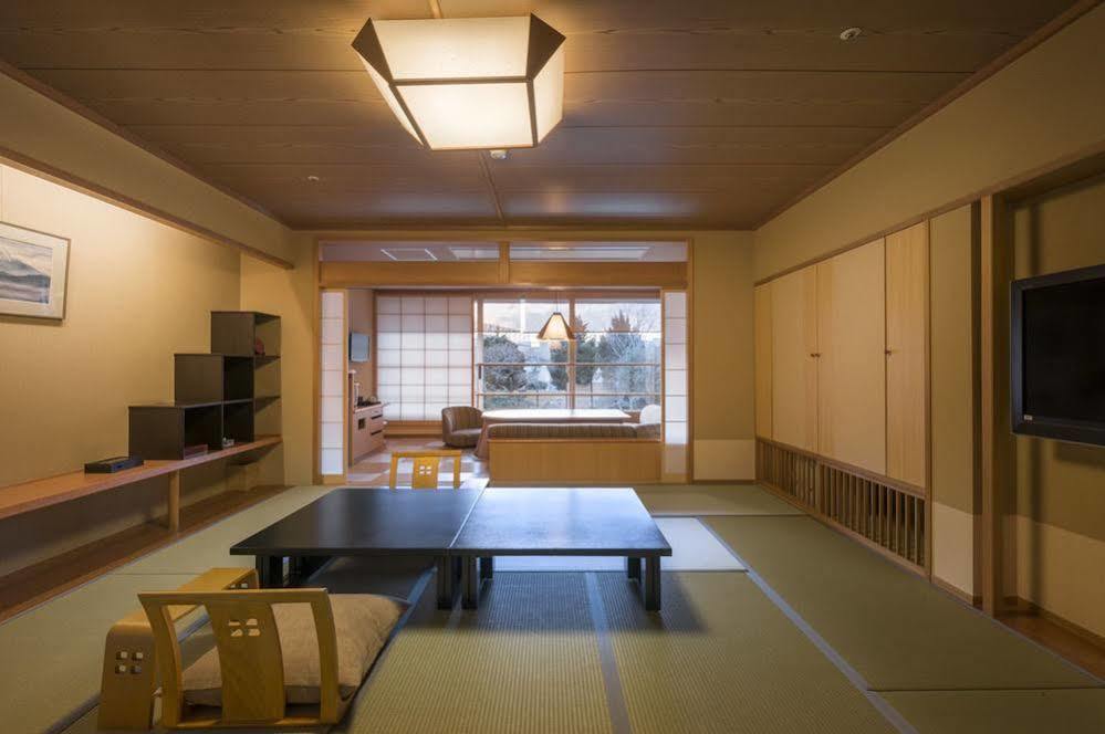 Hotel Fujisan Onsen Bessho Sasa à Fujiyoshida Extérieur photo