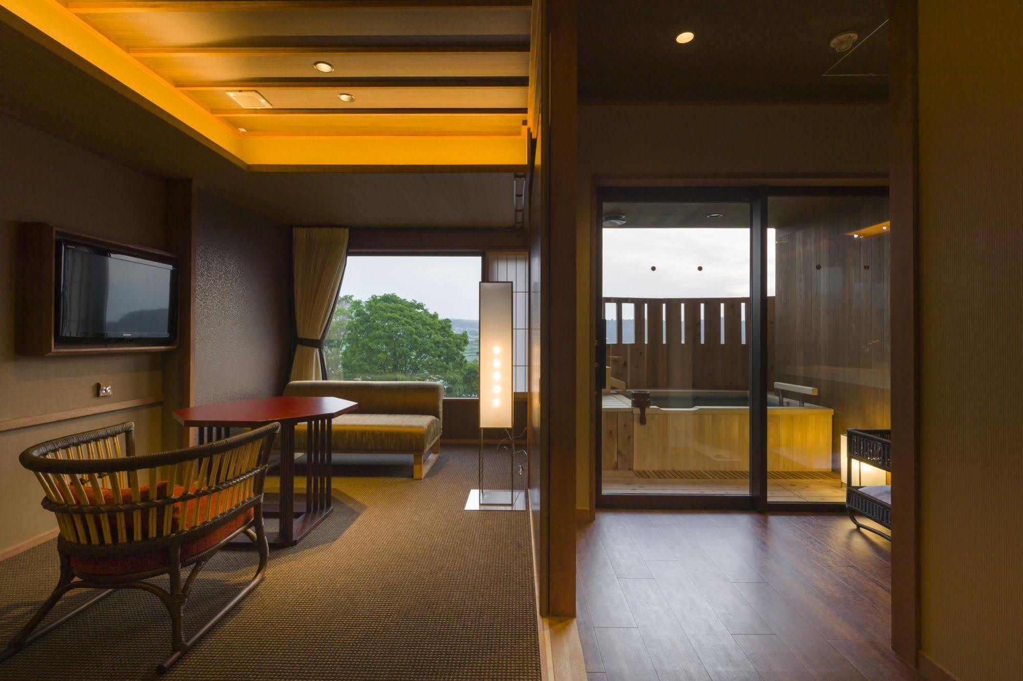 Hotel Fujisan Onsen Bessho Sasa à Fujiyoshida Extérieur photo