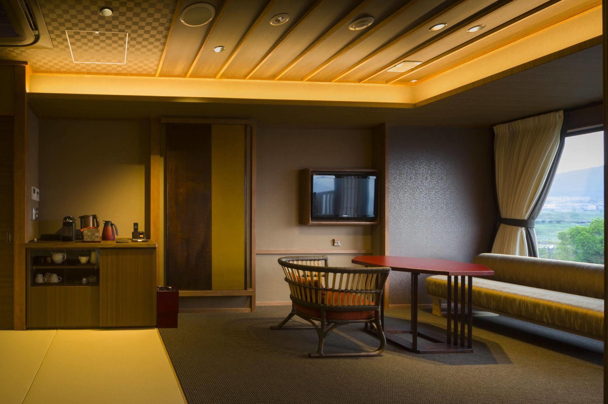 Hotel Fujisan Onsen Bessho Sasa à Fujiyoshida Extérieur photo