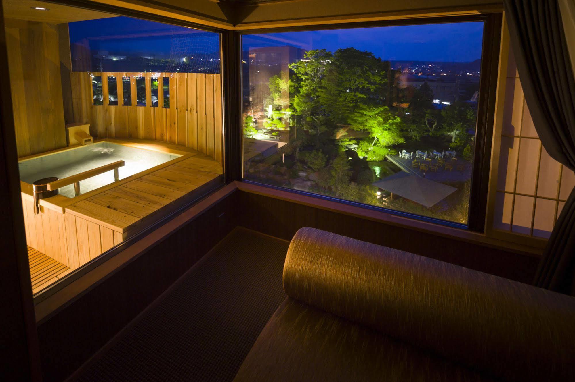Hotel Fujisan Onsen Bessho Sasa à Fujiyoshida Extérieur photo
