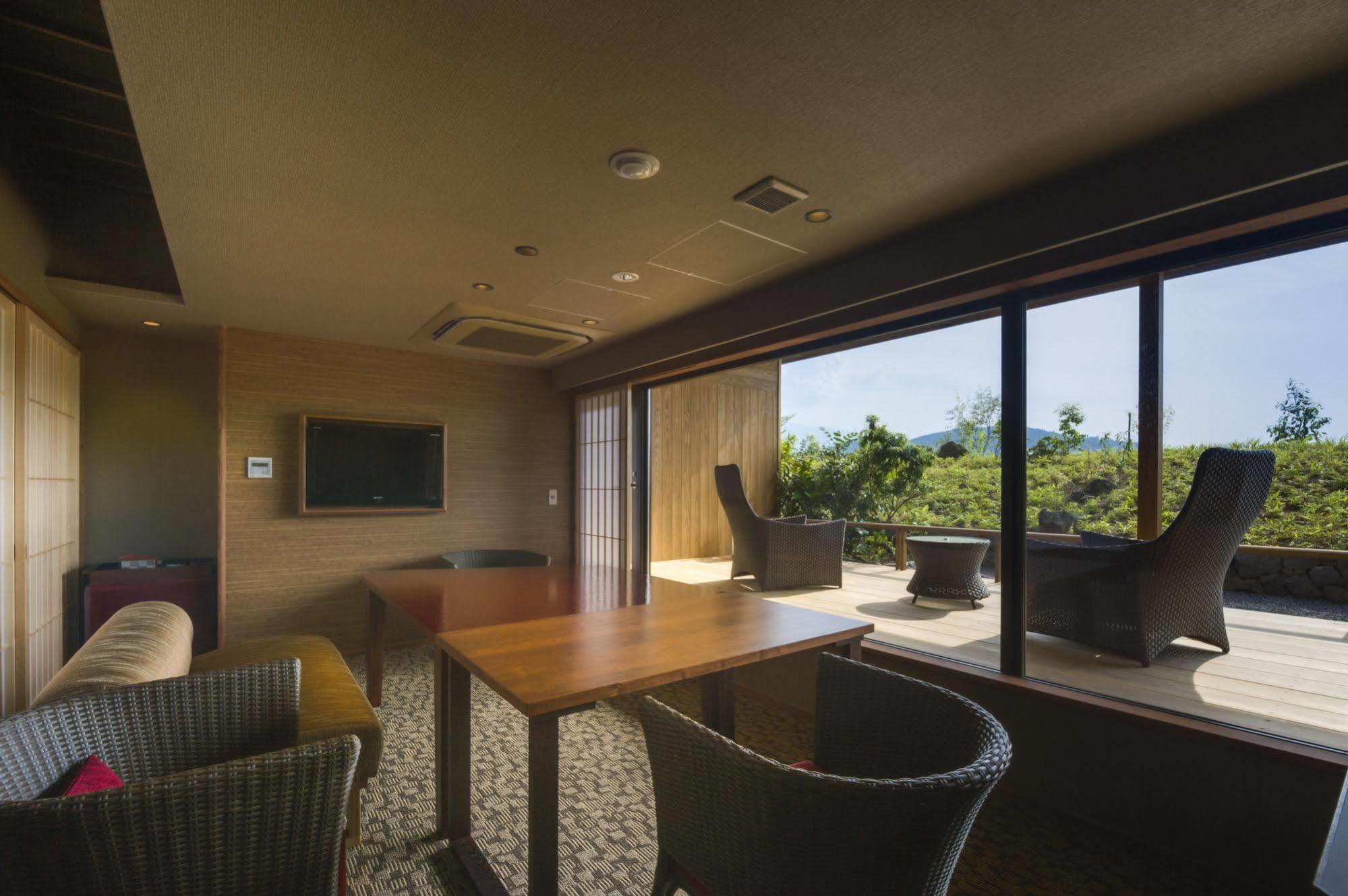 Hotel Fujisan Onsen Bessho Sasa à Fujiyoshida Extérieur photo