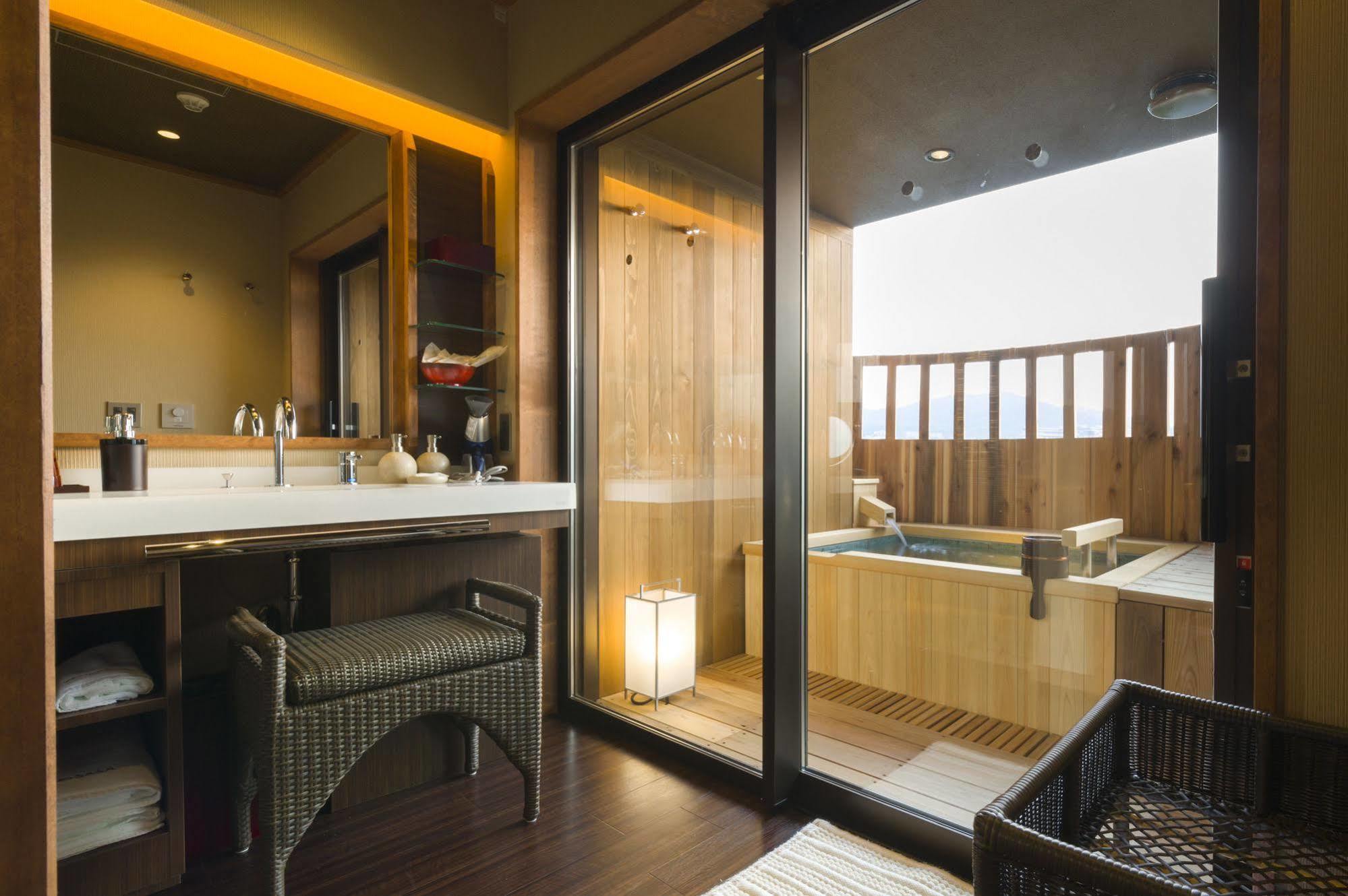 Hotel Fujisan Onsen Bessho Sasa à Fujiyoshida Extérieur photo