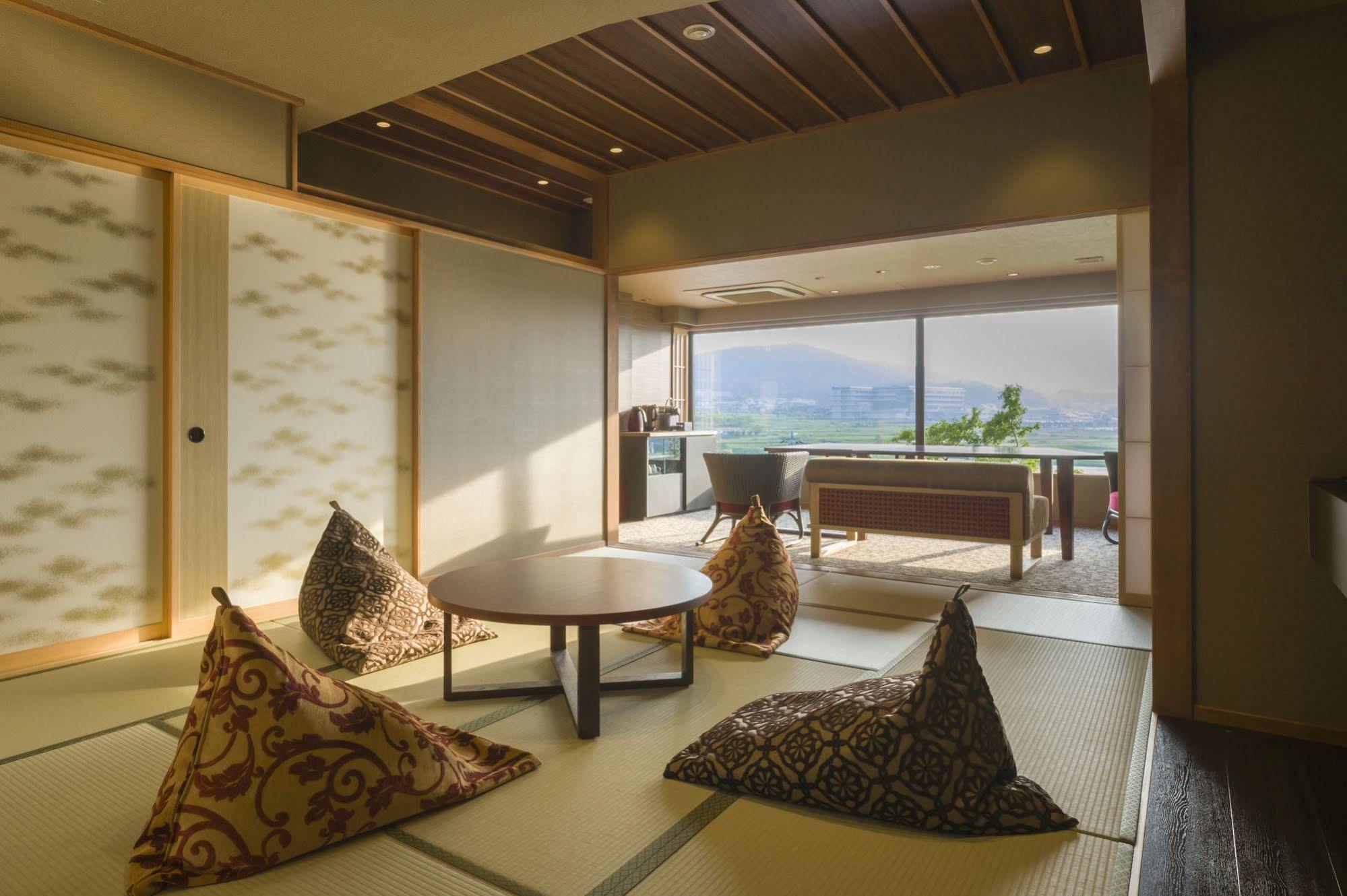 Hotel Fujisan Onsen Bessho Sasa à Fujiyoshida Extérieur photo